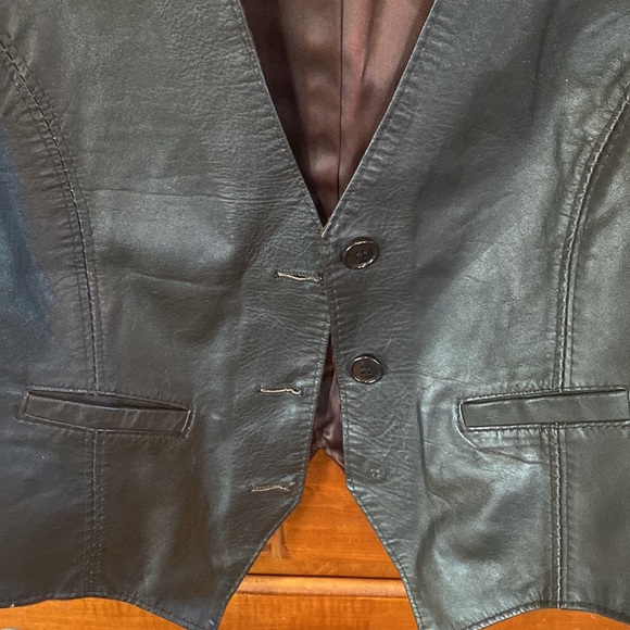 Black leather vest with brown lining - Picture 2 of 10